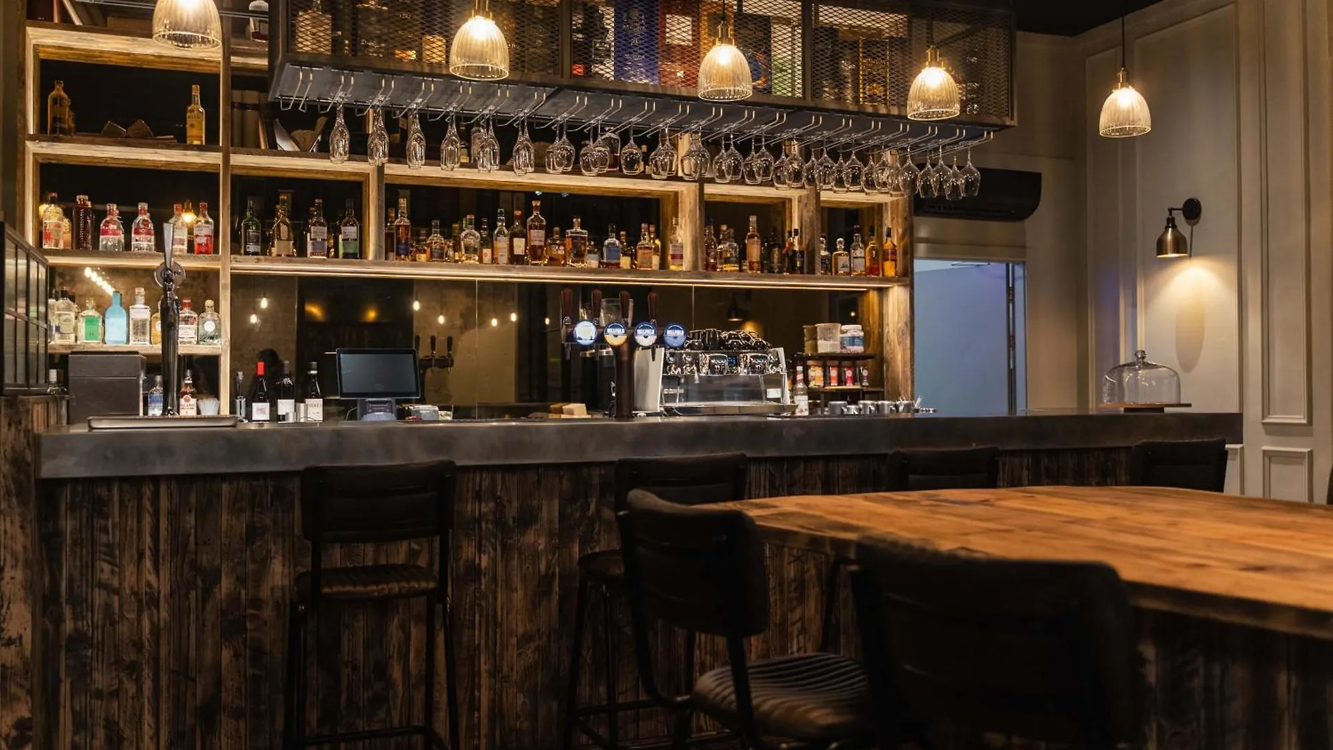 Code Pod - The Court - Edinburgh Hostel