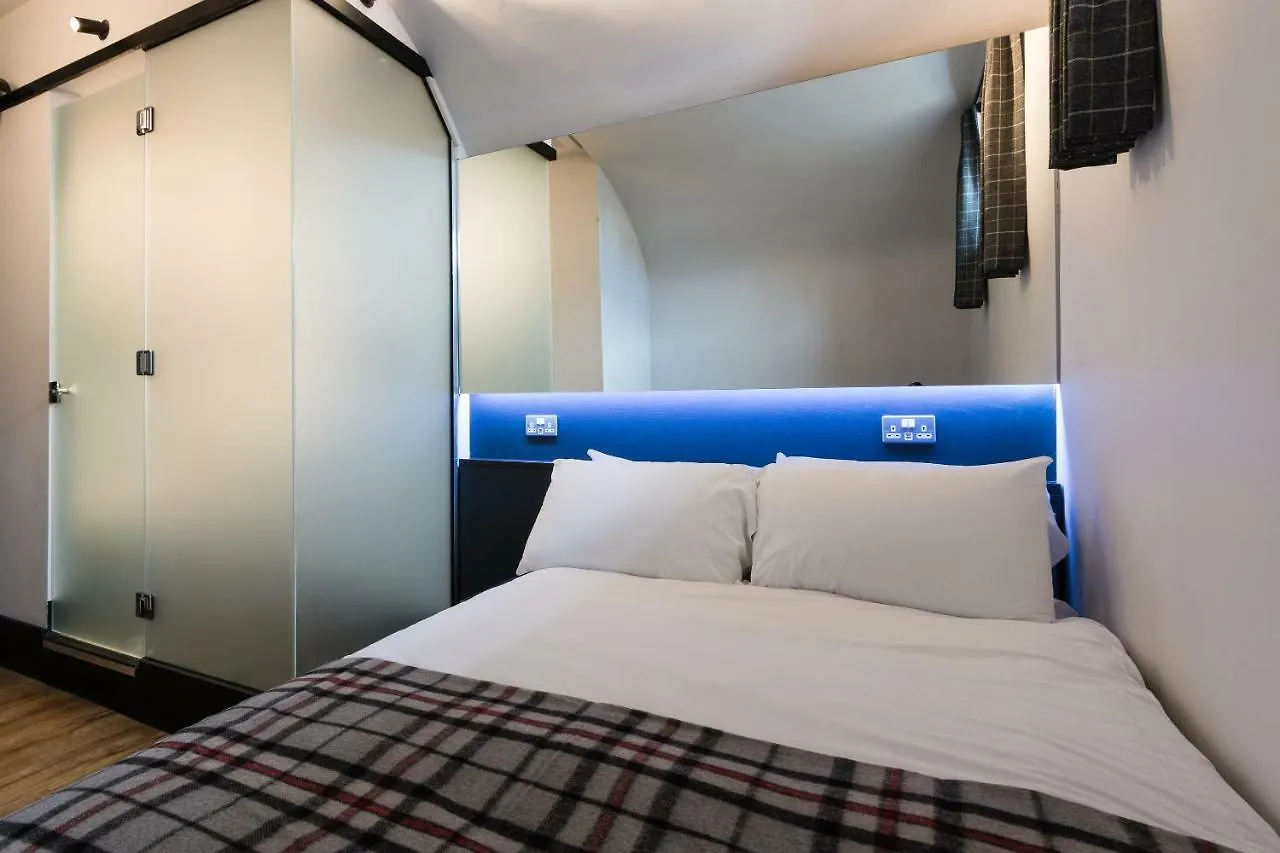 Code Pod - The Court - Edinburgh Hostel 0*,