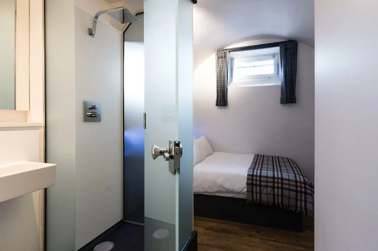 Code Pod - The Court - Edinburgh Hostel