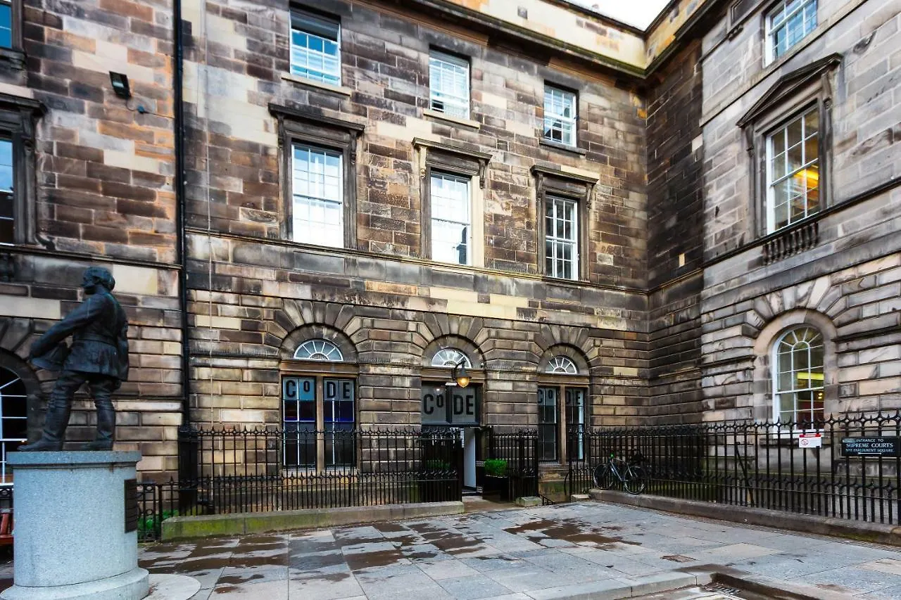Code Pod - The Court - Edinburgh Hostel