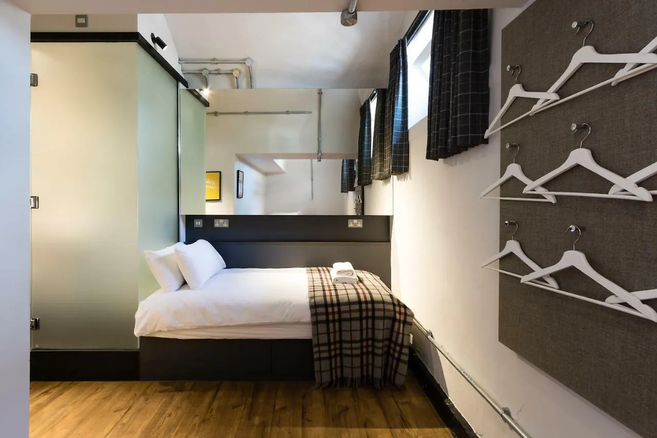 Code Pod - The Court - Edinburgh Hostel 0*,