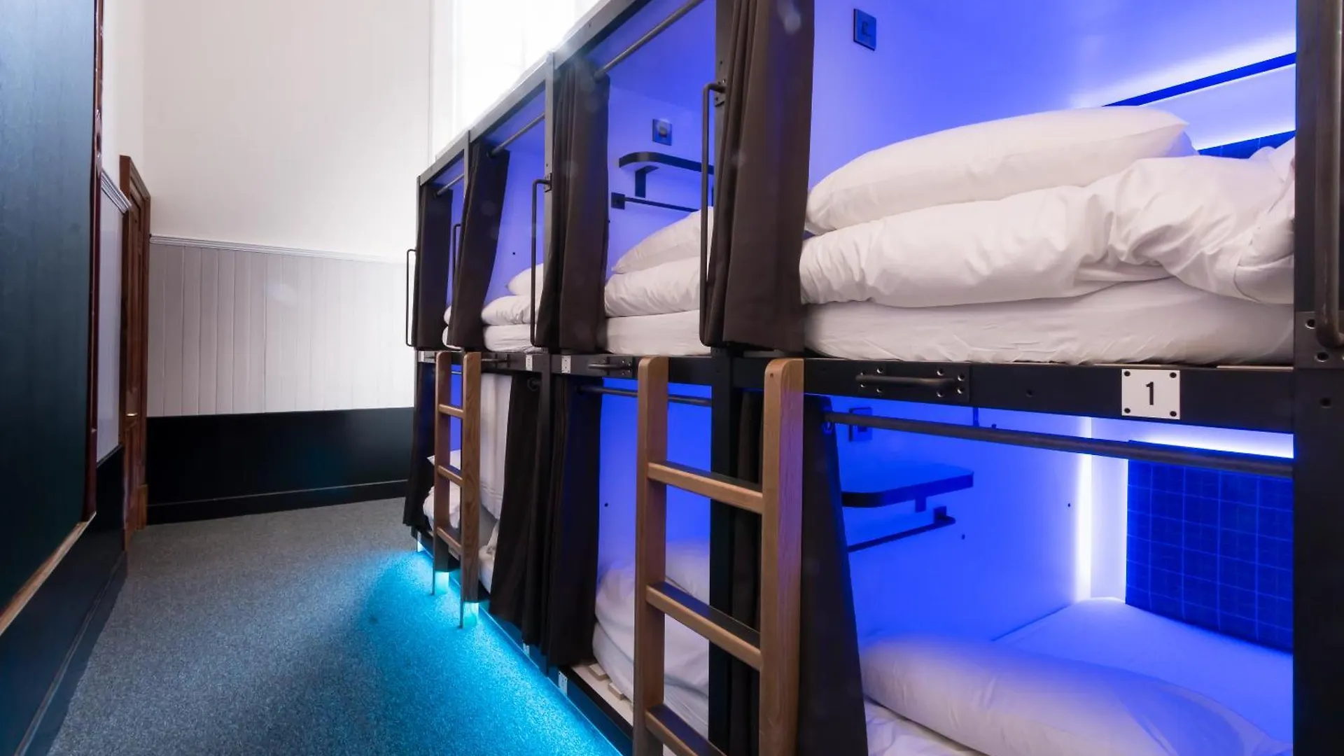 Code Pod - The Court - Edinburgh Hostel 0*,  United Kingdom