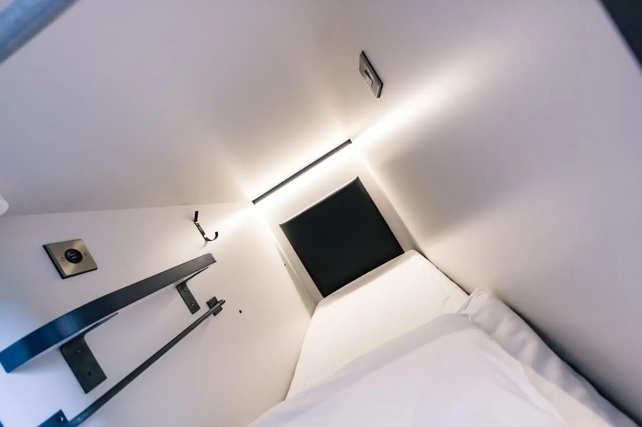 Code Pod - The Court - Edinburgh Hostel 0*,  United Kingdom