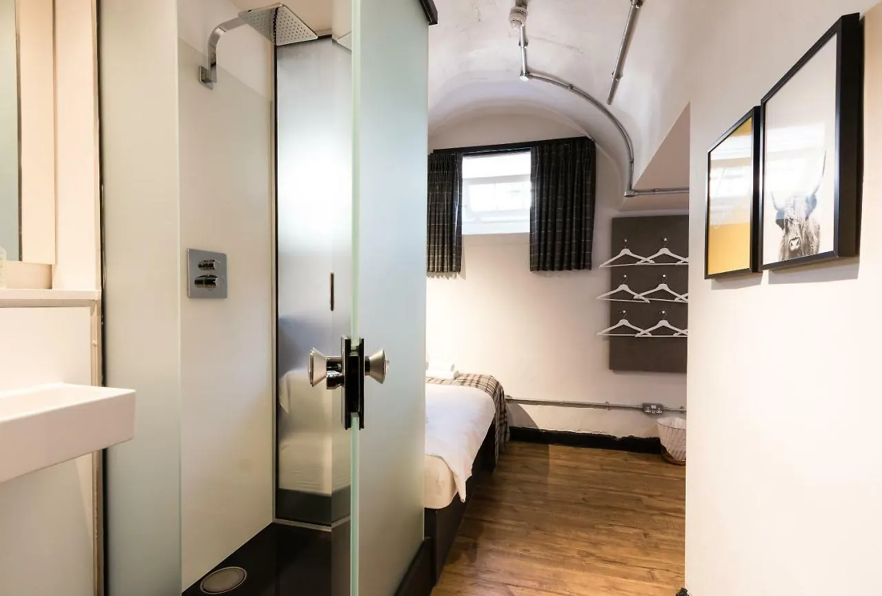 Code Pod - The Court - Edinburgh Hostel United Kingdom