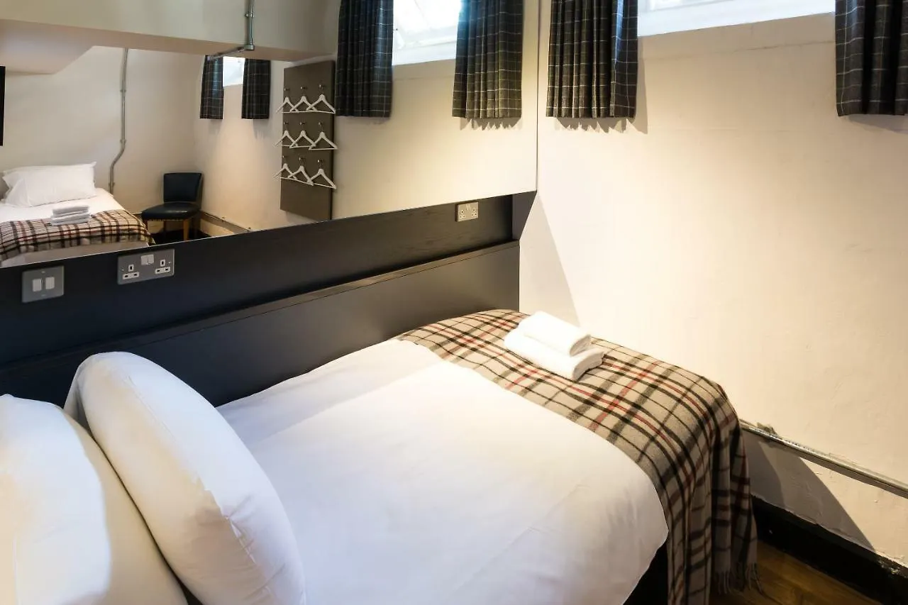 Code Pod - The Court - Edinburgh Hostel 0*,  United Kingdom