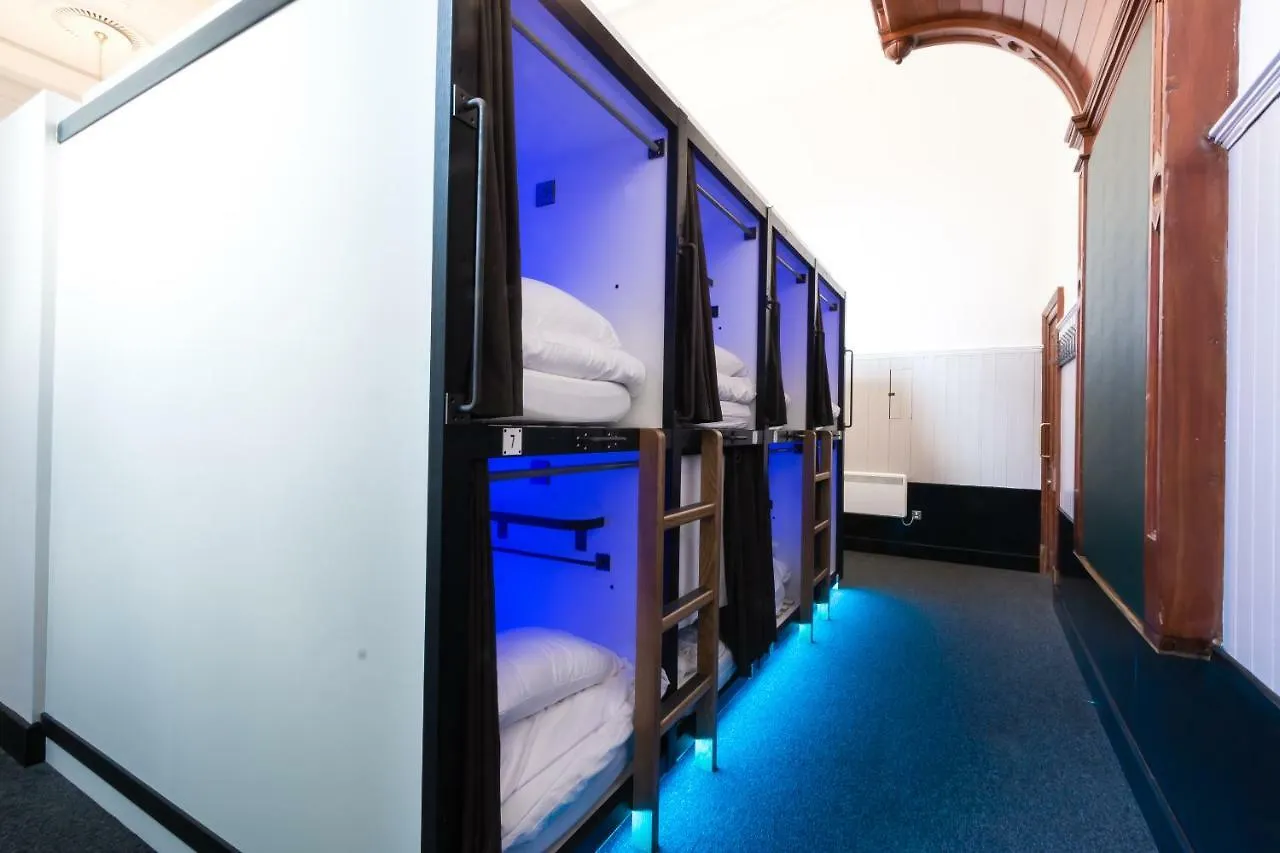 Code Pod - The Court - Edinburgh Hostel 0*,